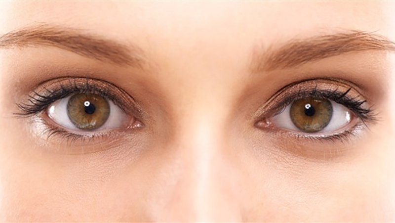 Nhấn mí mắt là phương pháp tạo mắt có hai mí tự nhiên mà không phẫu thuật